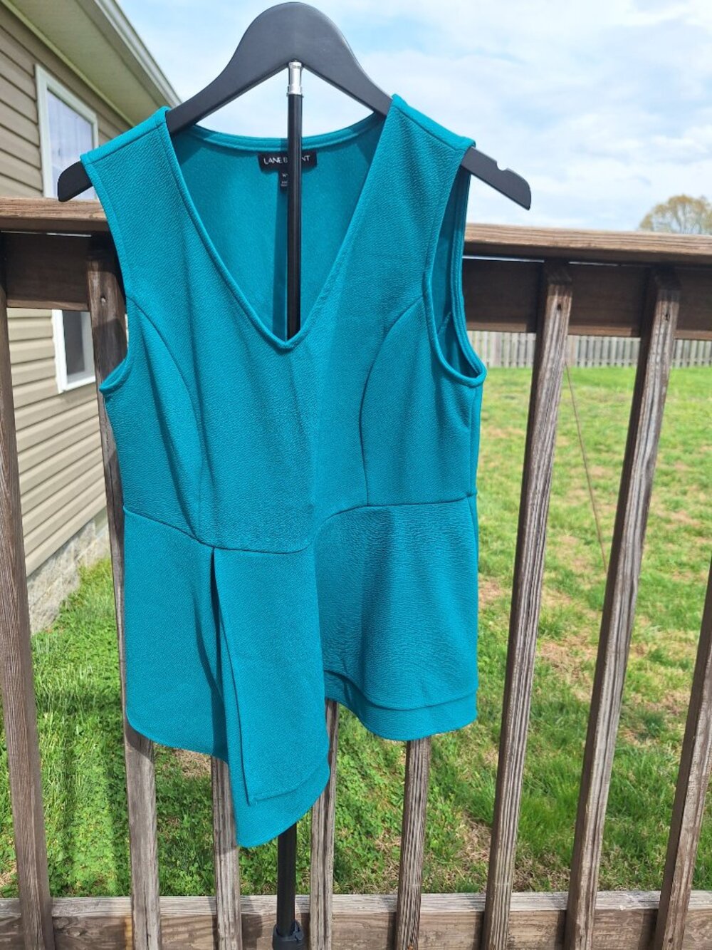 Lane Bryant Stretchy Peplum V-neck Tank  Sz 14/16